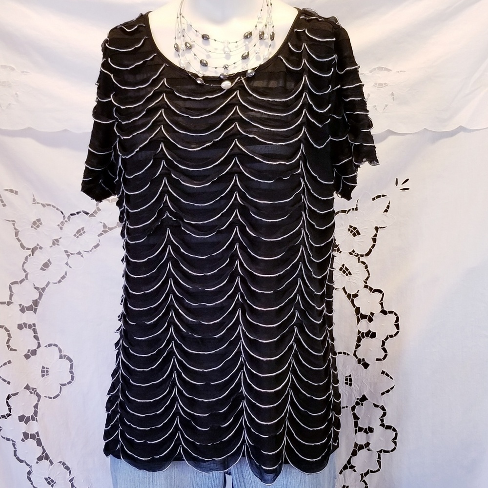 Lovely Black & White Top